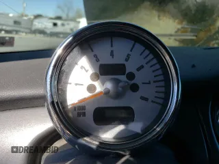 2006 MINI Convertible с VIN WMWRF33556TF64247, выставлен на аукционе Copart как лот 88324875 с пробегом Не указан миль и На запчасти • Non repairable. История ставок и продаж доступна на DreamBid. Изображение 9.