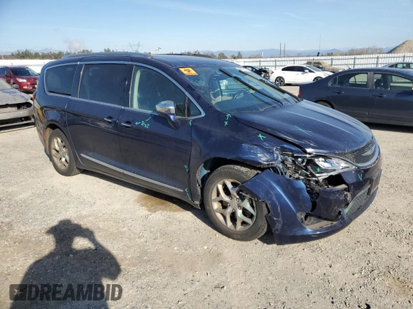 2018 Chrysler Pacifica Limited z VIN 2C4RC1GG7JR185310, wystawiony jako Copart lot #48352145 z przebiegiem 92 668 mil mil oraz Szkody całkowita. Historia ofert i sprzedaży dostępna na DreamBid. Obrazek 4.