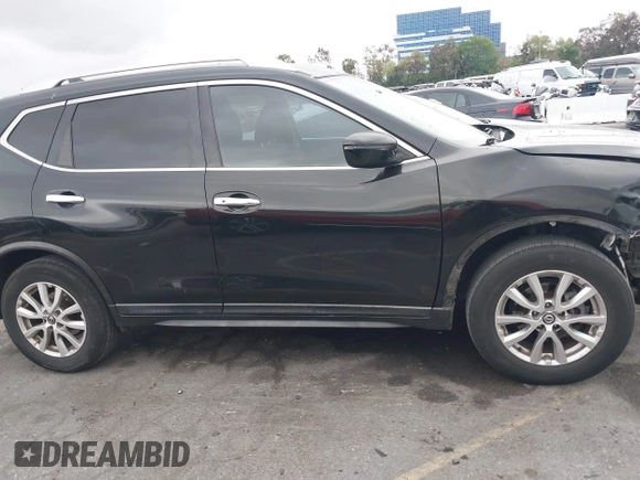 2017 Nissan Rogue S z VIN KNMAT2MV6HP542218, wystawiony jako IAAI lot #42282851 z przebiegiem 163 602 mil mil oraz . Historia ofert i sprzedaży dostępna na DreamBid. Obrazek 13.