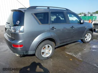 2007 Mitsubishi Outlander LS with VIN JA4MT31X27U015019, listed as a IAAI auction lot 41967034 with 287,541 mi miles. Bid and sale history available at carsss.com. Image 4.