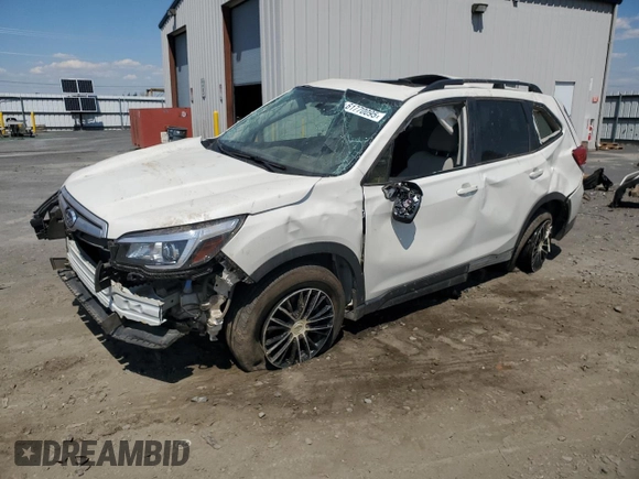 2020 Subaru Forester Premium z VIN JF2SKAJC6LH554961, wystawiony jako Copart lot #61770095 z przebiegiem 82 637 mil mil oraz Szkoda całkowita • Salvage title. Historia ofert i sprzedaży dostępna na DreamBid. Obrazek 1.
