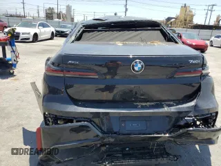 2024 BMW 7 Series 760i xDrive z VIN WBA33EJ04RCR14387, wystawiony jako Copart lot #54199154 z przebiegiem Nie podano mil oraz Szkoda całkowita • Salvage title. Historia ofert i sprzedaży dostępna na DreamBid. Obrazek 6.