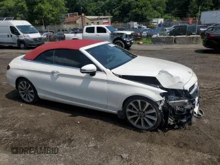 2018 Mercedes-Benz C 300 z VIN WDDWK4KB4JF722182, wystawiony jako Copart lot #63760835 z przebiegiem 83 132 mil mil oraz Czysty tytuł • Clean title. Historia ofert i sprzedaży dostępna na DreamBid. Obrazek 4.