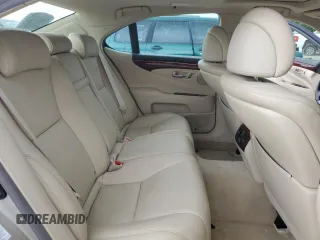 2010 Lexus LS 460 z VIN JTHBL1EF3A5097331, wystawiony jako Copart lot #62844135 z przebiegiem Nie podano mil oraz Szkoda całkowita • Salvage title. Historia ofert i sprzedaży dostępna na DreamBid. Obrazek 10.