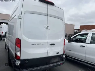 2019 Ford Transit z VIN 1FTBW3XM3KKA14967, wystawiony jako IAAI lot #42375484 z przebiegiem 112 103 mil mil oraz . Historia ofert i sprzedaży dostępna na DreamBid. Obrazek 17.