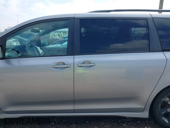 2011 Toyota Sienna SE with VIN 5TDXK3DC4BS152605, listed as a IAAI auction lot 42197758 with 202,829 mi miles and . Bid and sale history available at DreamBid. Image 14.