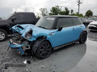 2005 MINI Hardtop S with VIN WMWRE335X5TL13528, listed as a Copart auction lot 63180805 with 197,011 mi miles and Non repairable. Bid and sale history available at DreamBid. Image 1.