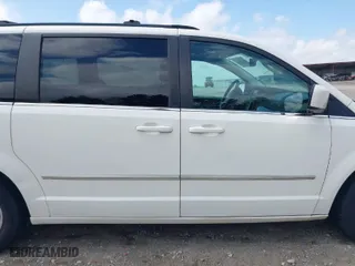 2010 Chrysler Town & Country Touring Plus with VIN 2A4RR8DX6AR320413, listed as a IAAI auction lot 41891566 with 184,935 mi miles. Bid and sale history available at carsss.com. Image 13.