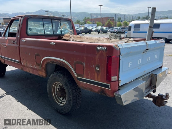 1986 Ford F-250 z VIN 1FTHF26L6GPA07454, wystawiony jako Copart lot #65404175 z przebiegiem 69 638 mil mil oraz Czysty tytuł • Clean title. Historia ofert i sprzedaży dostępna na DreamBid. Obrazek 3.