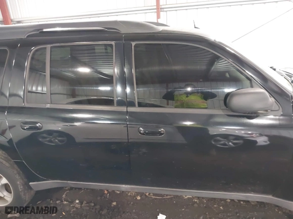 2005 Chevrolet TrailBlazer LS with VIN 1GNET16S856109443, listed as a IAAI auction lot 41453345 with 207,759 mi miles. Bid and sale history available at carsss.com. Image 13.