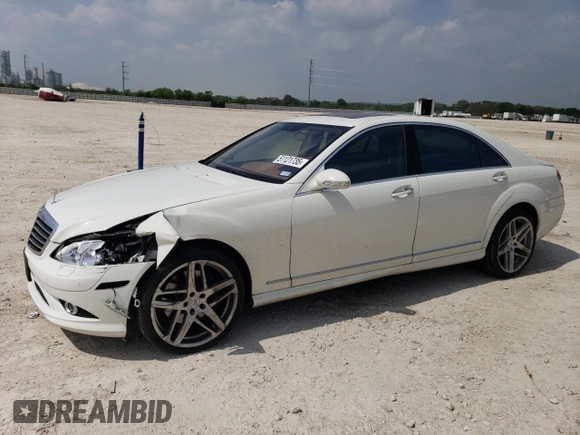2009 Mercedes-Benz S 550 z VIN WDDNG86X59A272951, wystawiony jako Copart lot #51121735 z przebiegiem 107 619 mil mil oraz Szkoda całkowita • Salvage title. Historia ofert i sprzedaży dostępna na DreamBid. Obrazek 1.