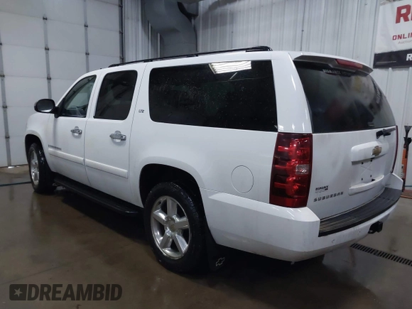 2008 Chevrolet Suburban LT w/3LT with VIN 1GNFK16388J208099, listed as a IAAI auction lot 41710552 with 228,929 mi miles. Bid and sale history available at carsss.com. Image 3.