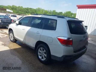 2011 Toyota Highlander with VIN 5TDZK3EH7BS025463, listed as a IAAI auction lot 41944831 with 230,541 mi miles. Bid and sale history available at carsss.com. Image 3.