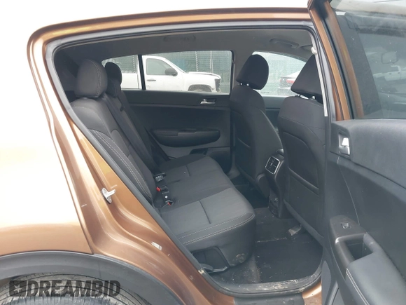 2020 Kia Sportage LX with VIN KNDPMCAC1L7807586, listed as a IAAI auction lot 41485581 with 28,941 mi miles. Bid and sale history available at carsss.com. Image 8.