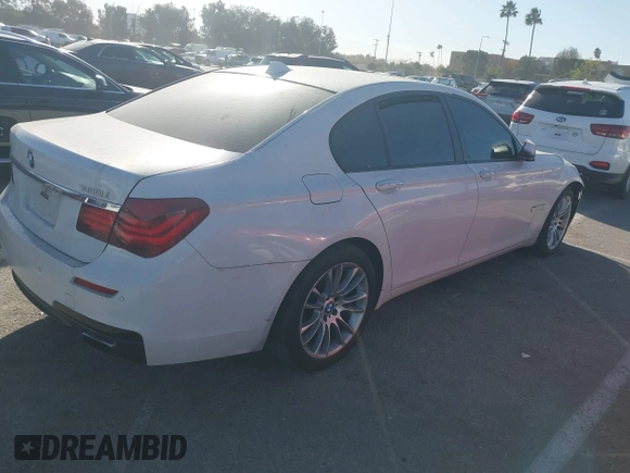 2015 BMW 7 Series 750i с VIN WBAYA8C58FD825806, выставлен на аукционе IAAI как лот 41221472 с пробегом 131 730 миль миль и . История ставок и продаж доступна на DreamBid. Изображение 4.