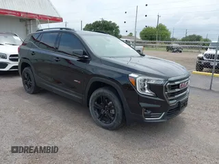 2024 GMC Terrain AT4 z VIN 3GKALYEG3RL222343, wystawiony jako IAAI lot #42238637 z przebiegiem 11 837 mil mil oraz . Historia ofert i sprzedaży dostępna na DreamBid. Obrazek 1.
