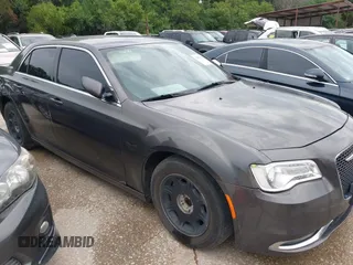 2015 Chrysler 300 Limited z VIN 2C3CCAAG1FH868278, wystawiony jako IAAI lot #42378551 z przebiegiem 133 165 mil mil oraz . Historia ofert i sprzedaży dostępna na DreamBid. Obrazek 12.