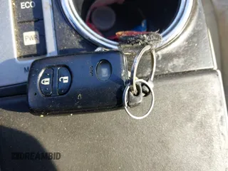 2012 Toyota Prius Two z VIN JTDZN3EUXC3180029, wystawiony jako IAAI lot #42017162 z przebiegiem 247 630 mil mil oraz . Historia ofert i sprzedaży dostępna na DreamBid. Obrazek 11.