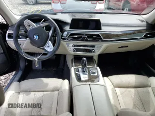 2016 BMW 7 Series 750i xDrive z VIN WBA7F2C54GG416163, wystawiony jako Copart lot #53981095 z przebiegiem 91 822 mil mil oraz Szkoda całkowita • Salvage title. Historia ofert i sprzedaży dostępna na DreamBid. Obrazek 8.