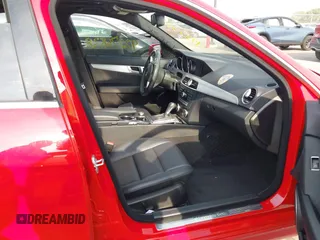 2013 Mercedes-Benz C 300 Sport с VIN WDDGF8AB1DA787560, выставлен на аукционе IAAI как лот 42275838 с пробегом 86 024 миль миль и . История ставок и продаж доступна на DreamBid. Изображение 5.
