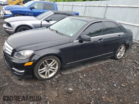 2012 Mercedes-Benz C 250 Sport z VIN WDDGF4HB0CR209206, wystawiony jako Copart lot #56493865 z przebiegiem 98 888 mil mil oraz Szkoda całkowita • Salvage title. Historia ofert i sprzedaży dostępna na DreamBid. Obrazek 1.