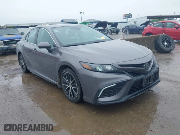 2023 Toyota Camry SE z VIN 4T1T11AK0PU084934, wystawiony jako IAAI lot #41962805 z przebiegiem 39 395 mil mil oraz . Historia ofert i sprzedaży dostępna na DreamBid. Obrazek 1.