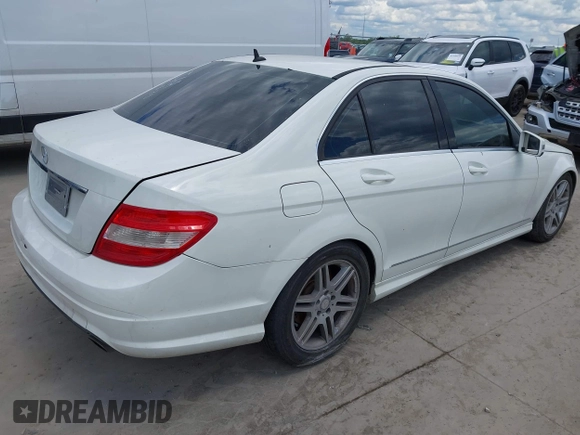 2011 Mercedes-Benz C 300 Sport с VIN WDDGF5EB5BR147634, выставлен на аукционе IAAI как лот 42192572 с пробегом 178 822 миль миль и . История ставок и продаж доступна на DreamBid. Изображение 4.