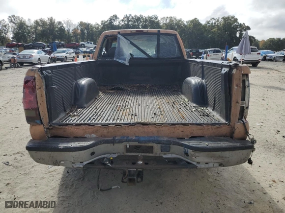 2000 Chevrolet Silverado 1500 with VIN 1GCEC14W1YZ342338, listed as a Copart auction lot 84868704 with 215,540 mi miles and Salvage Title. Bid and sale history available at carsss.com. Image 6.