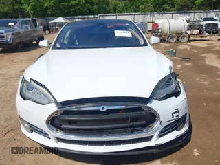 2013 Tesla Model S z VIN 5YJSA1CN6DFP21076, wystawiony jako IAAI lot #41984834 z przebiegiem 154 662 mil mil oraz . Historia ofert i sprzedaży dostępna na DreamBid. Obrazek 12.
