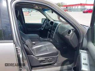 2008 Mercury Mountaineer z VIN 4M2EU47EX8UJ06182, wystawiony jako IAAI lot #42104679 z przebiegiem 121 918 mil mil oraz . Historia ofert i sprzedaży dostępna na DreamBid. Obrazek 5.