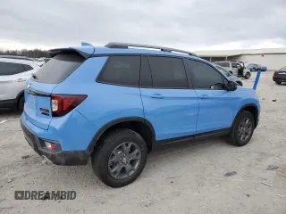 2025 Honda Passport TrailSport z VIN 5FNYF8H65SB009838, wystawiony jako Copart lot #87318814 z przebiegiem 2222 mil mil oraz Szkody całkowita. Historia ofert i sprzedaży dostępna na DreamBid. Obrazek 3.