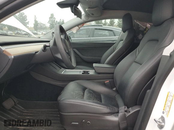 2022 Tesla Model Y Long Range z VIN 7SAYGDEE5NF352075, wystawiony jako Copart lot #50799895 z przebiegiem 11 597 mil mil oraz Szkoda całkowita • Salvage title. Historia ofert i sprzedaży dostępna na DreamBid. Obrazek 7.