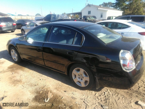2004 Nissan Altima S with VIN 1N4AL11D64C123721, listed as a IAAI auction lot 40568351 with 219,388 mi miles. Bid and sale history available at carsss.com. Image 3.