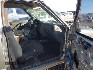 2004 GMC Sonoma SLS with VIN 1GTDT13X94K114290, listed as a IAAI auction lot 41361441 with 1 mi miles. Bid and sale history available at carsss.com. Image 5.