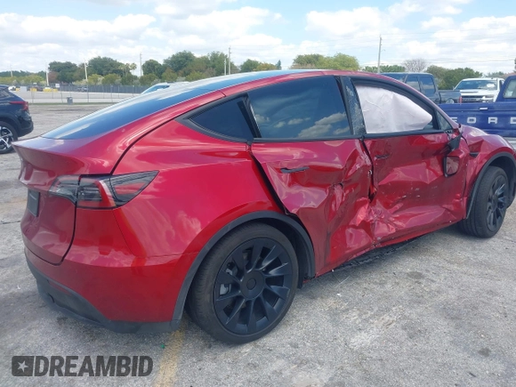 2024 Tesla Model Y с VIN 7SAYGDED7RF045410, выставлен на аукционе IAAI как лот 42000700 с пробегом 13 021 миль миль и . История ставок и продаж доступна на DreamBid. Изображение 4.