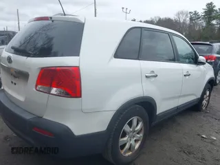 2012 Kia Sorento LX with VIN 5XYKT3A17CG215317, listed as a IAAI auction lot 42024912 with 221,149 mi miles. Bid and sale history available at carsss.com. Image 4.