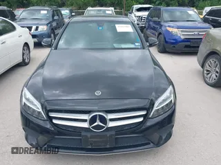 2019 Mercedes-Benz C 300 z VIN 55SWF8DB0KU307061, wystawiony jako IAAI lot #42143403 z przebiegiem Nie podano mil oraz . Historia ofert i sprzedaży dostępna na DreamBid. Obrazek 12.
