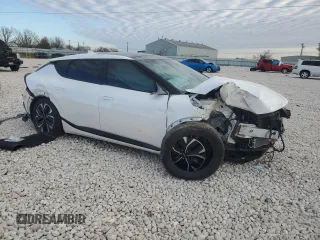 2024 Kia EV6 GT-Line with VIN KNDC44LA5R5162249, listed as a Copart auction lot 41333045 with 8,400 mi miles and Salvage Title. Bid and sale history available at carsss.com. Image 4.