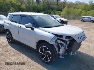 2023 Mitsubishi Outlander SE z VIN JA4J3UA87PZ013335, wystawiony jako IAAI lot #42218930 z przebiegiem 52 186 mil mil oraz . Historia ofert i sprzedaży dostępna na DreamBid. Obrazek 1.