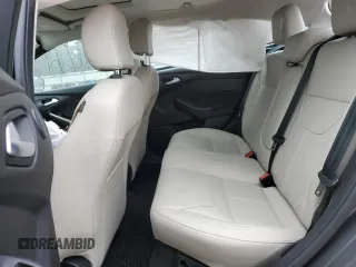 2018 Ford Focus Titanium z VIN 1FADP3N21JL295883, wystawiony jako Copart lot #59051015 z przebiegiem 43 284 mil mil oraz Szkoda całkowita • Salvage title. Historia ofert i sprzedaży dostępna na DreamBid. Obrazek 10.