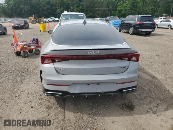 2022 Kia K5 GT-Line z VIN 5XXG64J2XNG149610, wystawiony jako Copart lot #55333245 z przebiegiem Nie podano mil oraz Szkoda całkowita • Salvage title. Historia ofert i sprzedaży dostępna na DreamBid. Obrazek 6.