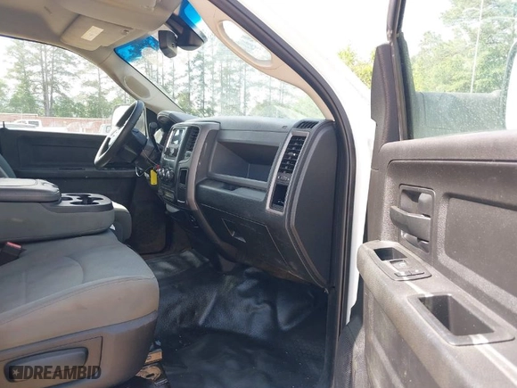 2018 Ram 2500 Tradesman with VIN 3C6UR4CJ4JG306531, listed as a IAAI auction lot 42071900 with 199,796 mi miles. Bid and sale history available at carsss.com. Image 5.
