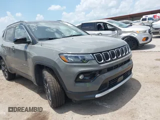 2023 Jeep Compass Limited z VIN 3C4NJDCN4PT523228, wystawiony jako IAAI lot #42555447 z przebiegiem 57 684 mil mil oraz . Historia ofert i sprzedaży dostępna na DreamBid. Obrazek 1.