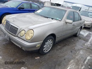 1996 Mercedes-Benz E-Class with VIN WDBJF55F5TJ007150, listed as a IAAI auction lot 41518340 with 178,930 mi miles. Bid and sale history available at carsss.com. Image 2.