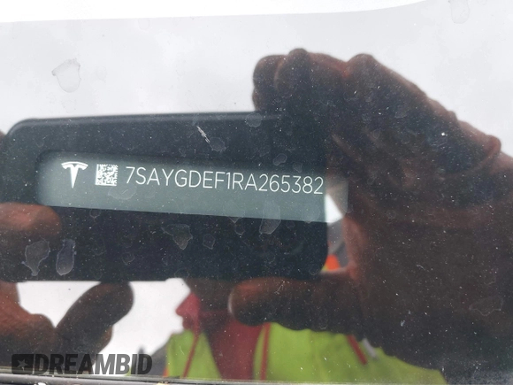 2024 Tesla Model Y Performance z VIN 7SAYGDEF1RA265382, wystawiony jako IAAI lot #42308468 z przebiegiem 9 700 mil mil oraz . Historia ofert i sprzedaży dostępna na DreamBid. Obrazek 19.