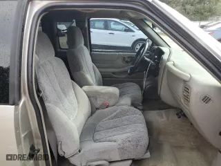 2002 GMC Sonoma SLS with VIN 1GTCS19W528254439, listed as a Copart auction lot 86689724 with 171,916 mi miles and Salvage Title. Bid and sale history available at carsss.com. Image 10.