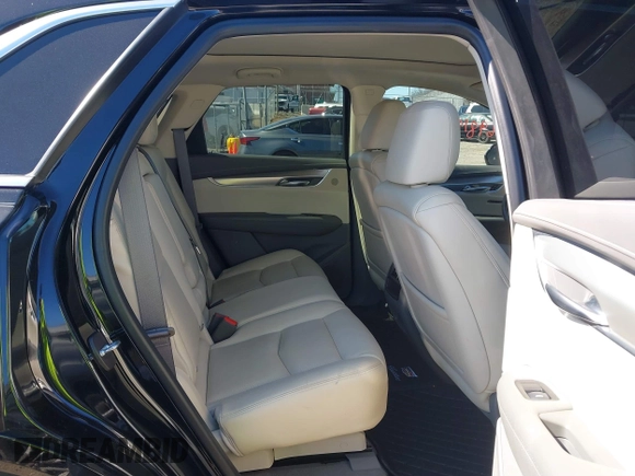 2017 Cadillac XT5 Premium Luxury FWD z VIN 1GYKNCRS8HZ127001, wystawiony jako IAAI lot #41698197 z przebiegiem 120 978 mil mil oraz . Historia ofert i sprzedaży dostępna na DreamBid. Obrazek 8.
