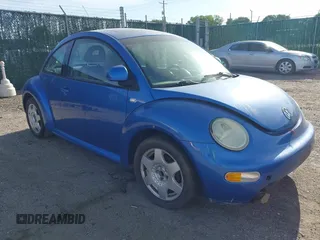 2000 Volkswagen Beetle GLX z VIN 3VWDD21C3YM429911, wystawiony jako IAAI lot #42269706 z przebiegiem Nie podano mil oraz . Historia ofert i sprzedaży dostępna na DreamBid. Obrazek 1.