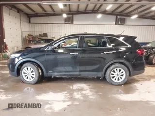 2019 Kia Sorento LX V6 with VIN 5XYPGDA58KG522979, listed as a IAAI auction lot 41553101 with 44,287 mi miles. Bid and sale history available at carsss.com. Image 14.