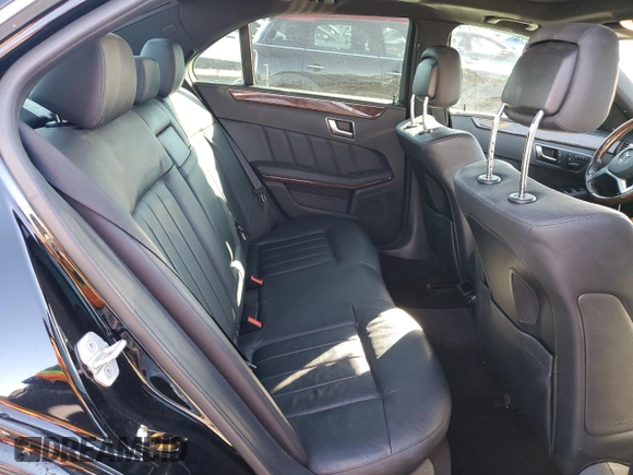 2013 Mercedes-Benz E 550 Sport z VIN WDDHF9BB7DA722074, wystawiony jako Copart lot #83458924 z przebiegiem 159 755 mil mil oraz Szkoda całkowita • Salvage title. Historia ofert i sprzedaży dostępna na DreamBid. Obrazek 10.